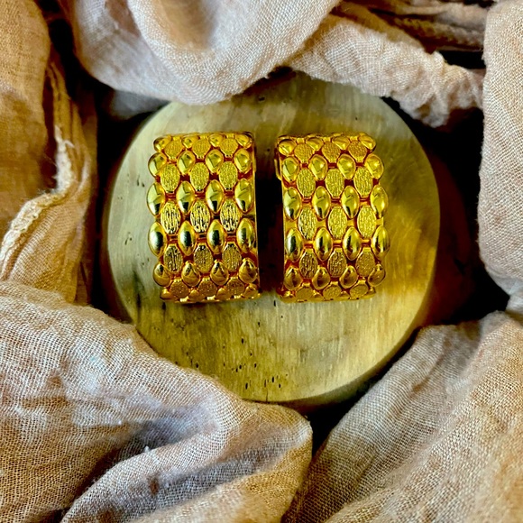 Lapor Vintage Gold Earrings. - Picture 1 of 5